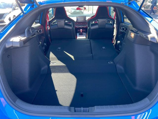 シビック タイプＲ　ワンオーナー／禁煙車／バックカメラ／ホンダセンシング／ホンダコネクトディスプレイ／デジタルグラフィックメーター／ＥＴＣ２．０車載器／フルセグＴＶ／ＬＥＤヘッドライト／クルーズコントロール／ＢＳＭ（44枚目）