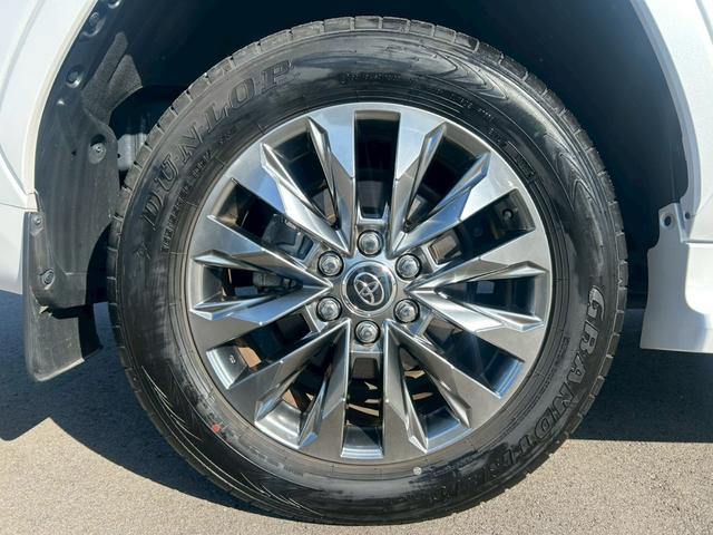 ランドクルーザー VX ワンオーナー/車両品質評価書/サンルーフ/ルーフレール/空気圧センサー/寒冷地仕様/ディスプレイオーディオ/内装ベージュ/ブラインドスポットモニター/パノラミックビューモニター/ステアリングヒーター(18枚目)