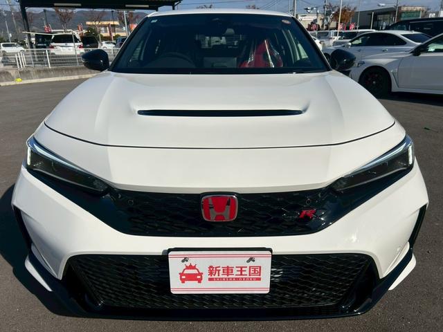 シビック タイプＲ　届出済使用車／バックカメラ／ホンダセンシング／ホンダコネクトディスプレイ／デジタルグラフィックメーター／ＥＴＣ２．０／フルセグＴＶ／ＬＥＤヘッドライト／クルーズコントロール／ブラインドスポットモニター（5枚目）