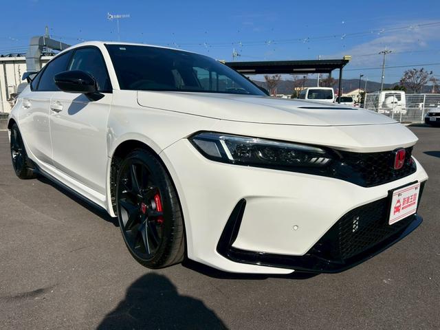 シビック タイプＲ　届出済使用車／バックカメラ／ホンダセンシング／ホンダコネクトディスプレイ／デジタルグラフィックメーター／ＥＴＣ２．０／フルセグＴＶ／ＬＥＤヘッドライト／クルーズコントロール／ブラインドスポットモニター（6枚目）