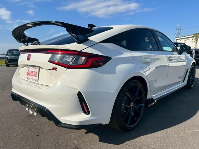 シビック タイプＲ　届出済使用車／バックカメラ／ホンダセンシング／ホンダコネクトディスプレイ／デジタルグラフィックメーター／ＥＴＣ２．０／フルセグＴＶ／ＬＥＤヘッドライト／クルーズコントロール／ブラインドスポットモニター（8枚目）