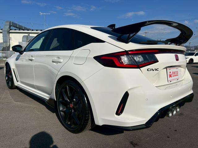 シビック タイプＲ　届出済使用車／バックカメラ／ホンダセンシング／ホンダコネクトディスプレイ／デジタルグラフィックメーター／ＥＴＣ２．０／フルセグＴＶ／ＬＥＤヘッドライト／クルーズコントロール／ブラインドスポットモニター（10枚目）