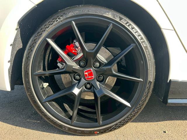シビック タイプＲ　届出済使用車／バックカメラ／ホンダセンシング／ホンダコネクトディスプレイ／デジタルグラフィックメーター／ＥＴＣ２．０／フルセグＴＶ／ＬＥＤヘッドライト／クルーズコントロール／ブラインドスポットモニター（15枚目）