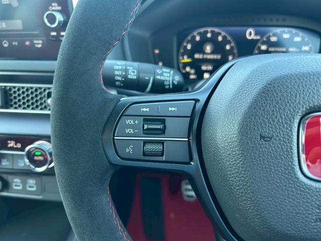 シビック タイプＲ　届出済使用車／バックカメラ／ホンダセンシング／ホンダコネクトディスプレイ／デジタルグラフィックメーター／ＥＴＣ２．０／フルセグＴＶ／ＬＥＤヘッドライト／クルーズコントロール／ブラインドスポットモニター（17枚目）