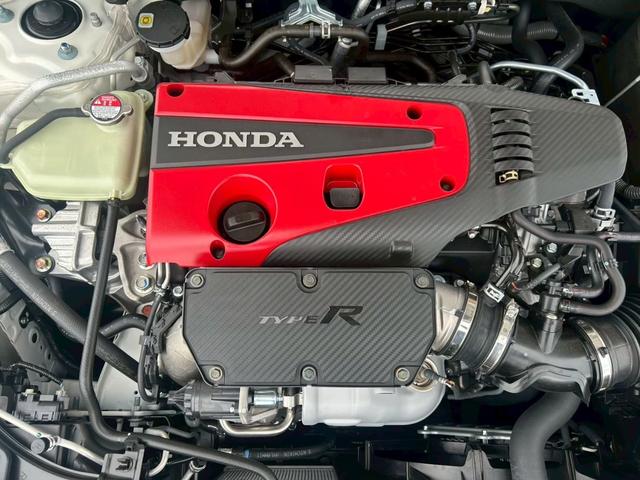 シビック タイプＲ　届出済使用車／バックカメラ／ホンダセンシング／ホンダコネクトディスプレイ／デジタルグラフィックメーター／ＥＴＣ２．０／フルセグＴＶ／ＬＥＤヘッドライト／クルーズコントロール／ブラインドスポットモニター（26枚目）