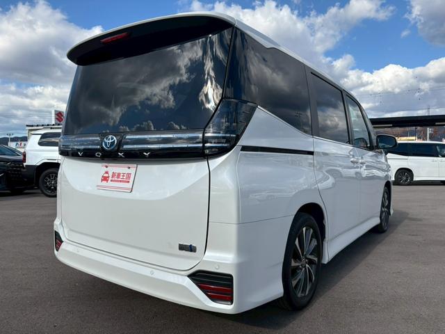 ヴォクシー ハイブリッドS-Z ワンオーナー/快適利便パッケージ/8インチディスプレイオーディオ/レーダークルーズコントロールシートヒーター/ステアリングヒーター/両側パワースライド/バックカメラ/アダプティブハイビーム/ETC(8枚目)