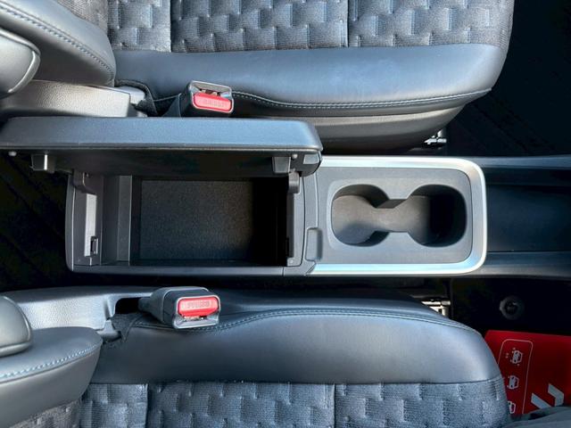 ヴォクシー ハイブリッドS-Z ワンオーナー/快適利便パッケージ/8インチディスプレイオーディオ/レーダークルーズコントロールシートヒーター/ステアリングヒーター/両側パワースライド/バックカメラ/アダプティブハイビーム/ETC(36枚目)