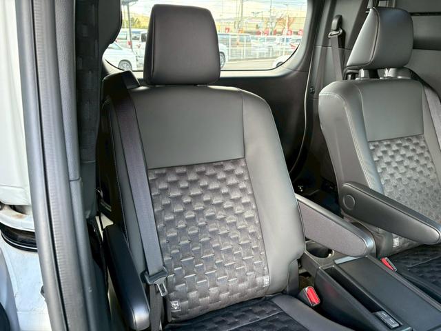 ヴォクシー ハイブリッドS-Z ワンオーナー/快適利便パッケージ/8インチディスプレイオーディオ/レーダークルーズコントロールシートヒーター/ステアリングヒーター/両側パワースライド/バックカメラ/アダプティブハイビーム/ETC(42枚目)