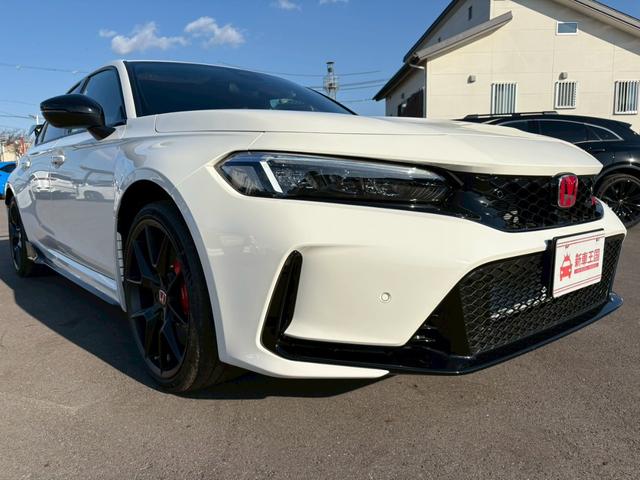 シビック タイプR 登録済未使用車/バックカメラ/ホンダセンシング/ホンダコネクトディスプレイ/デジタルグラフィックメーター/ETC2.0車載器/フルセグTV/LEDヘッドライト/クルーズコントロール(9枚目)