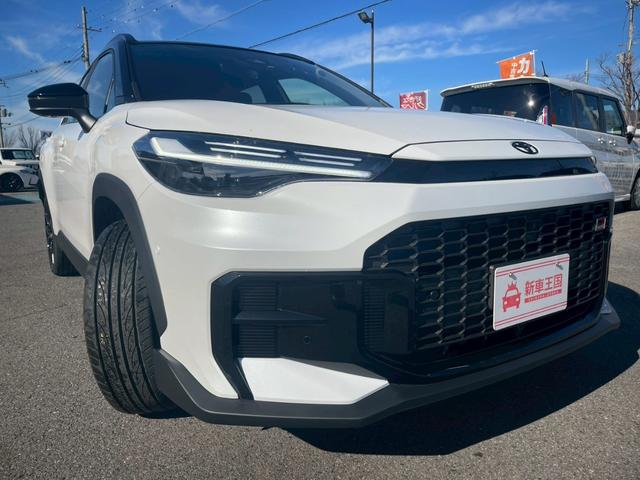 カローラクロス ＧＲスポーツ　登録済未使用車／パノラマルーフ／パノラミックビューモニター／ハンズフリーパワーバックドア／ＡＣ１００Ｖ電源／シートヒーター／シグナロードシステム／フルセグＴＶ／ウインドシールドデアイサー／車両評価書付（9枚目）