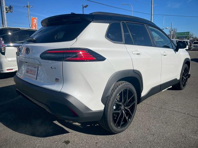 カローラクロス ＧＲスポーツ　登録済未使用車／パノラマルーフ／パノラミックビューモニター／ハンズフリーパワーバックドア／ＡＣ１００Ｖ電源／シートヒーター／シグナロードシステム／フルセグＴＶ／ウインドシールドデアイサー／車両評価書付（10枚目）