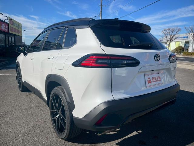 カローラクロス ＧＲスポーツ　登録済未使用車／パノラマルーフ／パノラミックビューモニター／ハンズフリーパワーバックドア／ＡＣ１００Ｖ電源／シートヒーター／シグナロードシステム／フルセグＴＶ／ウインドシールドデアイサー／車両評価書付（12枚目）