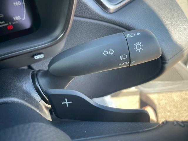 カローラクロス ＧＲスポーツ　登録済未使用車／パノラマルーフ／パノラミックビューモニター／ハンズフリーパワーバックドア／ＡＣ１００Ｖ電源／シートヒーター／シグナロードシステム／フルセグＴＶ／ウインドシールドデアイサー／車両評価書付（29枚目）