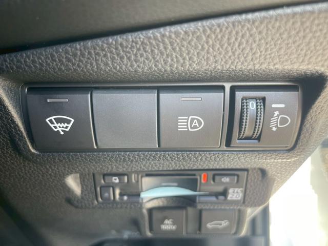 カローラクロス ＧＲスポーツ　登録済未使用車／パノラマルーフ／パノラミックビューモニター／ハンズフリーパワーバックドア／ＡＣ１００Ｖ電源／シートヒーター／シグナロードシステム／フルセグＴＶ／ウインドシールドデアイサー／車両評価書付（30枚目）