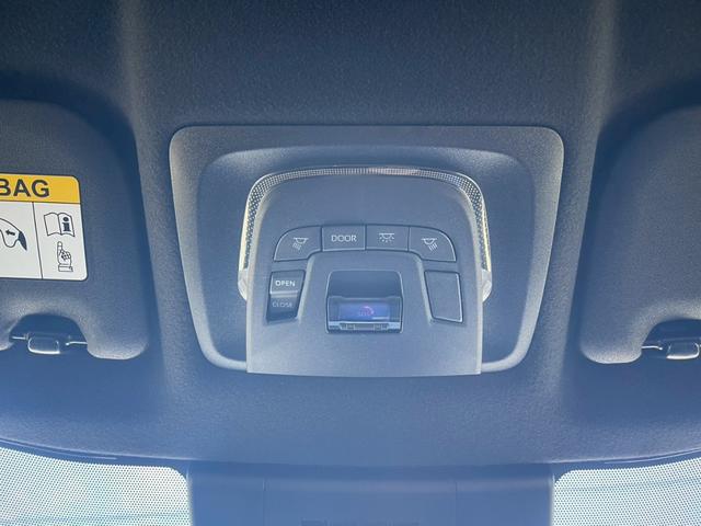 カローラクロス ＧＲスポーツ　登録済未使用車／パノラマルーフ／パノラミックビューモニター／ハンズフリーパワーバックドア／ＡＣ１００Ｖ電源／シートヒーター／シグナロードシステム／フルセグＴＶ／ウインドシールドデアイサー／車両評価書付（33枚目）