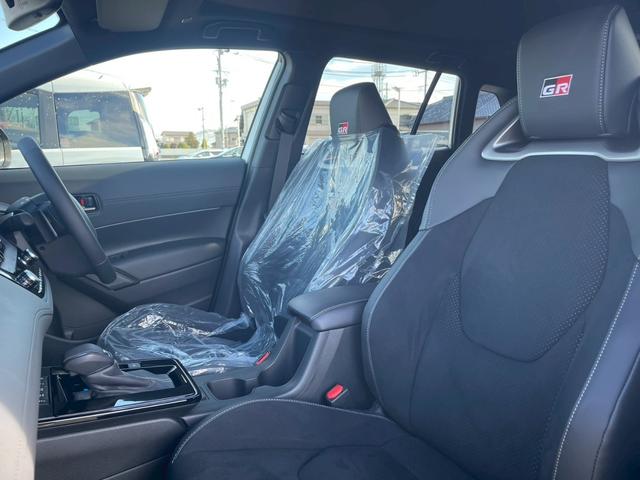 カローラクロス ＧＲスポーツ　登録済未使用車／パノラマルーフ／パノラミックビューモニター／ハンズフリーパワーバックドア／ＡＣ１００Ｖ電源／シートヒーター／シグナロードシステム／フルセグＴＶ／ウインドシールドデアイサー／車両評価書付（58枚目）