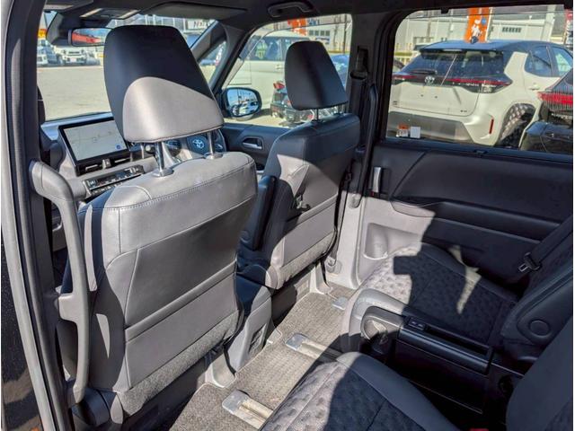 ヴォクシー ハイブリッドＳ－Ｚ　１０．５インチディスプレイオーディオ／トヨタチームメイト／ＣＤ・ＤＶＤデッキ／快適利便パッケージ／アドバンストドライブ／セーフティセンス／ＢＳＭ／ＡＣ１００Ｖ（49枚目）