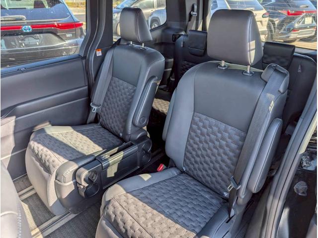 ヴォクシー ハイブリッドＳ－Ｚ　１０．５インチディスプレイオーディオ／トヨタチームメイト／ＣＤ・ＤＶＤデッキ／快適利便パッケージ／アドバンストドライブ／セーフティセンス／ＢＳＭ／ＡＣ１００Ｖ（52枚目）