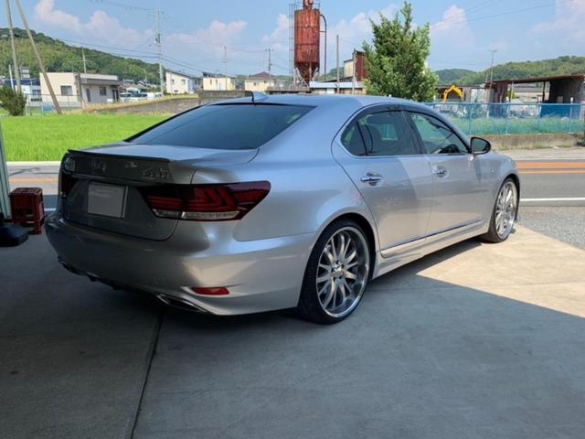 ＬＳ ＬＳ４６０　Ｆスポーツ　クルコン　冷暖房シート　電動シート　ブラインドスポットモニター　メモリーシート　バックカメラ　ＥＴＣ　２２インチアルミフロントリップスポイラ（ＡＩＭＧＡＩＮエイムゲイン）サイドスポイラ（モデリスタ）（7枚目）