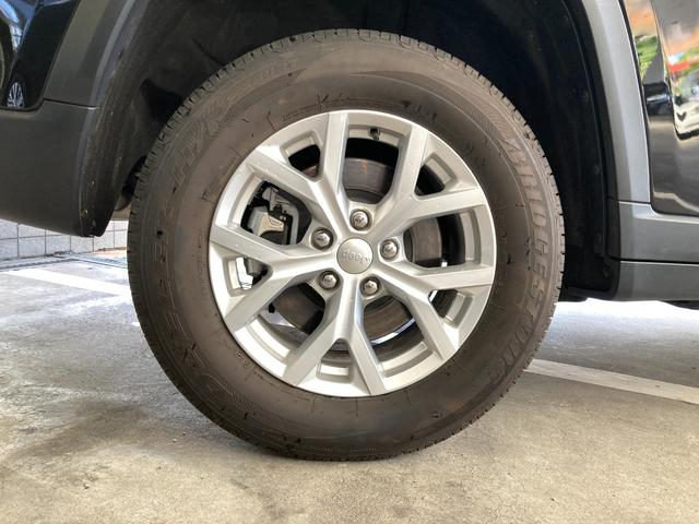 ジープ・グランドチェロキー リミテッド　禁煙車　前後ドラレコ　ＥＴＣ　シートヒーター　フロントサイドバックカメラ　運転席助手席サイドカーテンエアバック　スマートキー　電動シート　電動リアゲード（20枚目）