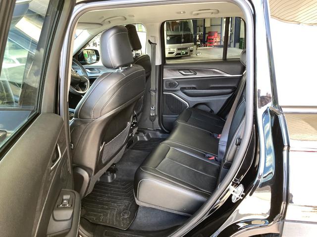 ジープ・グランドチェロキー リミテッド　禁煙車　前後ドラレコ　ＥＴＣ　シートヒーター　フロントサイドバックカメラ　運転席助手席サイドカーテンエアバック　スマートキー　電動シート　電動リアゲード（30枚目）