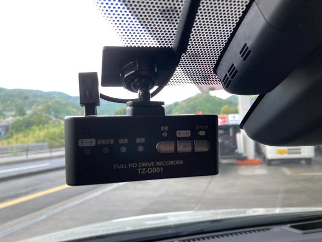 プリウス Ｓセーフティプラス　禁煙車　ＥＴＣ　ドラレコ　モデリスタエアロ　バックカメラ　運転席助手席サイドカーテンエアバック　スマートキー　修復歴なし　走行距離９６４６２ｋｍ（41枚目）