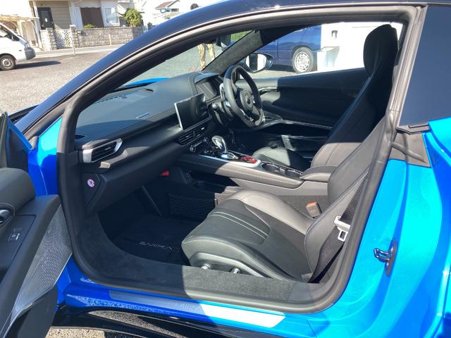 日本 禁煙車 運転席助手席エアバック 電動シート パワステ スマートキー 盗難防止装置 クルーズコントロール ABS 電動リアゲート(23枚目)