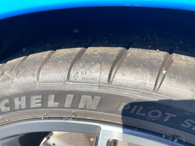 日本 禁煙車 運転席助手席エアバック 電動シート パワステ スマートキー 盗難防止装置 クルーズコントロール ABS 電動リアゲート(32枚目)