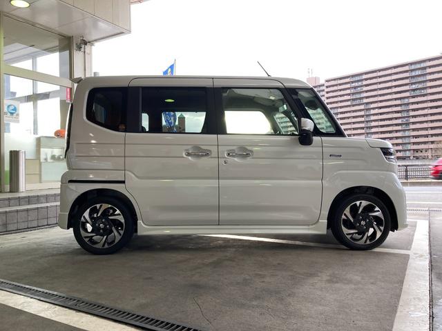 スペーシアカスタム ハイブリッドＸＳ　運転席助手席サイドカーテンエアバック　クルーズコントロール　オットマン　レーンキープアシスト　スマートキー　ベンチシート　両側電動スライドドア　盗難防止装置（8枚目）