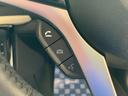 対応の携帯電話を接続すると、電話の受話終話が可能なスイッチです。運転操作に集中する工夫が為されています。*対応のナビゲーションの取り付けが必要です。