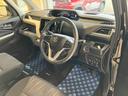 運転席回りは足元も広く、操作のしやすい!車内はいつも、スッキリ快適。