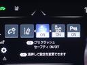 レーンディパーチャーアラートとは車線または走路からの逸脱の可能性を警告すると共に、車線または走路からの逸脱を避けるためのハンドル操作の一部を支援する機能です。詳細は販売店スタッフまでおたずねください。