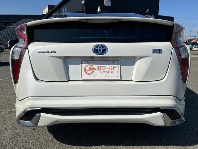 プリウス Ｓ　衝突軽減ブレーキ・ナビ・Ｂｌｕｅｔｏｏｔｈ・ＥＴＣ・バックカメラ・ステアリングスイッチ・クルーズコントロール・フォグライト・オートハイビーム・ＤＶＤ・ＣＤ・社外アルミホイール・ＬＥＤヘッドライト（8枚目）