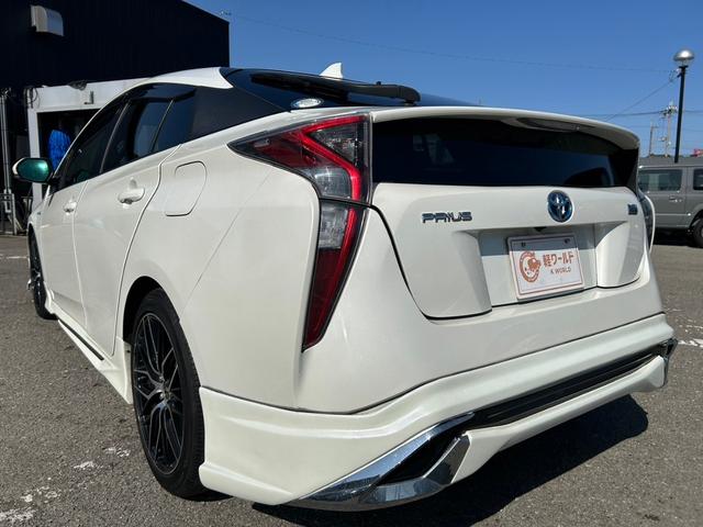 プリウス Ｓ　衝突軽減ブレーキ・ナビ・Ｂｌｕｅｔｏｏｔｈ・ＥＴＣ・バックカメラ・ステアリングスイッチ・クルーズコントロール・フォグライト・オートハイビーム・ＤＶＤ・ＣＤ・社外アルミホイール・ＬＥＤヘッドライト（9枚目）