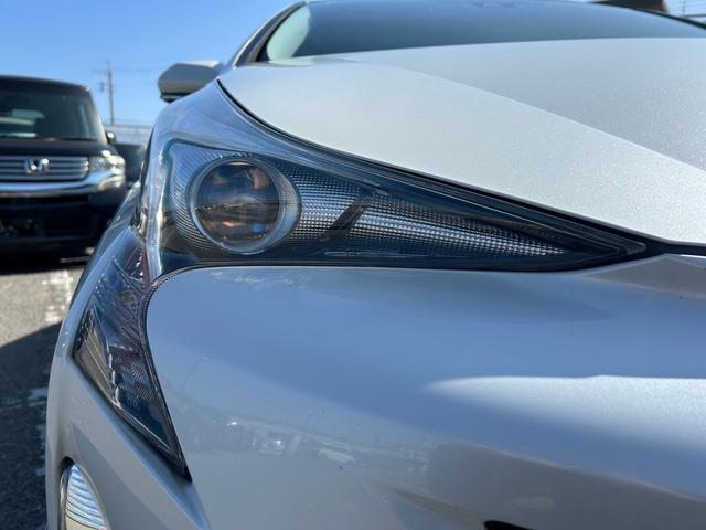 プリウス Ｓ　衝突軽減ブレーキ・ナビ・Ｂｌｕｅｔｏｏｔｈ・ＥＴＣ・バックカメラ・ステアリングスイッチ・クルーズコントロール・フォグライト・オートハイビーム・ＤＶＤ・ＣＤ・社外アルミホイール・ＬＥＤヘッドライト（12枚目）