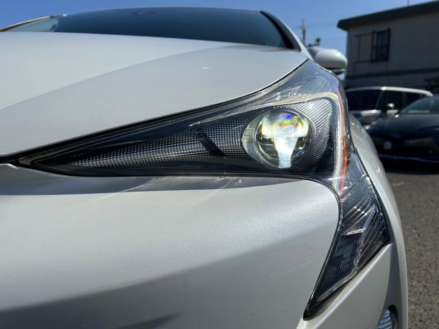 プリウス Ｓ　衝突軽減ブレーキ・ナビ・Ｂｌｕｅｔｏｏｔｈ・ＥＴＣ・バックカメラ・ステアリングスイッチ・クルーズコントロール・フォグライト・オートハイビーム・ＤＶＤ・ＣＤ・社外アルミホイール・ＬＥＤヘッドライト（13枚目）