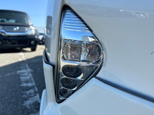 プリウス Ｓ　衝突軽減ブレーキ・ナビ・Ｂｌｕｅｔｏｏｔｈ・ＥＴＣ・バックカメラ・ステアリングスイッチ・クルーズコントロール・フォグライト・オートハイビーム・ＤＶＤ・ＣＤ・社外アルミホイール・ＬＥＤヘッドライト（14枚目）