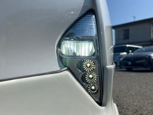 プリウス Ｓ　衝突軽減ブレーキ・ナビ・Ｂｌｕｅｔｏｏｔｈ・ＥＴＣ・バックカメラ・ステアリングスイッチ・クルーズコントロール・フォグライト・オートハイビーム・ＤＶＤ・ＣＤ・社外アルミホイール・ＬＥＤヘッドライト（15枚目）