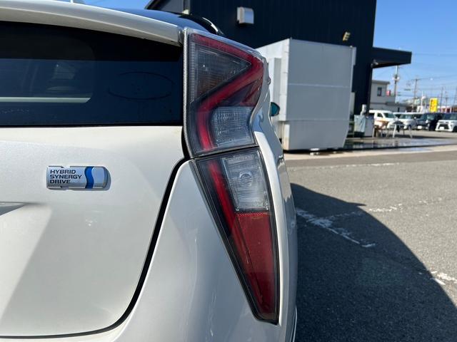 プリウス Ｓ　衝突軽減ブレーキ・ナビ・Ｂｌｕｅｔｏｏｔｈ・ＥＴＣ・バックカメラ・ステアリングスイッチ・クルーズコントロール・フォグライト・オートハイビーム・ＤＶＤ・ＣＤ・社外アルミホイール・ＬＥＤヘッドライト（18枚目）