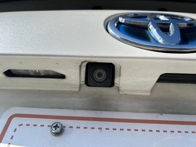 プリウス Ｓ　衝突軽減ブレーキ・ナビ・Ｂｌｕｅｔｏｏｔｈ・ＥＴＣ・バックカメラ・ステアリングスイッチ・クルーズコントロール・フォグライト・オートハイビーム・ＤＶＤ・ＣＤ・社外アルミホイール・ＬＥＤヘッドライト（20枚目）