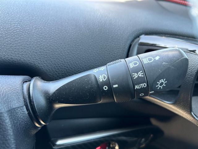 プリウス Ｓ　衝突軽減ブレーキ・ナビ・Ｂｌｕｅｔｏｏｔｈ・ＥＴＣ・バックカメラ・ステアリングスイッチ・クルーズコントロール・フォグライト・オートハイビーム・ＤＶＤ・ＣＤ・社外アルミホイール・ＬＥＤヘッドライト（32枚目）