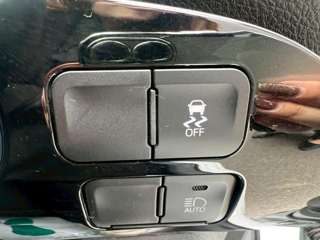 プリウス 　衝突軽減ブレーキ・ナビ・Ｂｌｕｅｔｏｏｔｈ・リアクリアランスソナー・ラジオ・バックカメラ・ＥＴＣ車載器・横滑り防止装置・レーンアシスト・プッシュスタート・スマートキー・オートライト・ＬＥＤヘッドライト（12枚目）