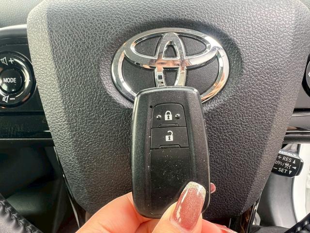 プリウス 　衝突軽減ブレーキ・ナビ・Ｂｌｕｅｔｏｏｔｈ・リアクリアランスソナー・ラジオ・バックカメラ・ＥＴＣ車載器・横滑り防止装置・レーンアシスト・プッシュスタート・スマートキー・オートライト・ＬＥＤヘッドライト（14枚目）