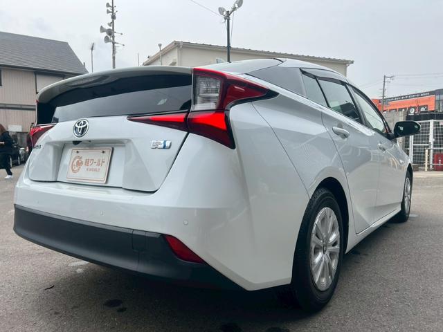 プリウス 　衝突軽減ブレーキ・ナビ・Ｂｌｕｅｔｏｏｔｈ・リアクリアランスソナー・ラジオ・バックカメラ・ＥＴＣ車載器・横滑り防止装置・レーンアシスト・プッシュスタート・スマートキー・オートライト・ＬＥＤヘッドライト（17枚目）