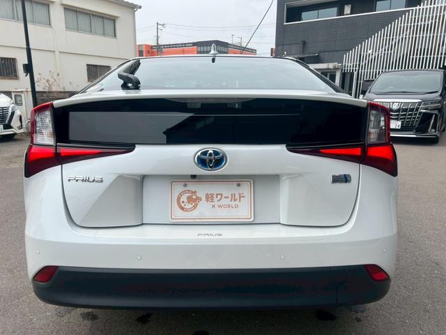 プリウス 　衝突軽減ブレーキ・ナビ・Ｂｌｕｅｔｏｏｔｈ・リアクリアランスソナー・ラジオ・バックカメラ・ＥＴＣ車載器・横滑り防止装置・レーンアシスト・プッシュスタート・スマートキー・オートライト・ＬＥＤヘッドライト（18枚目）