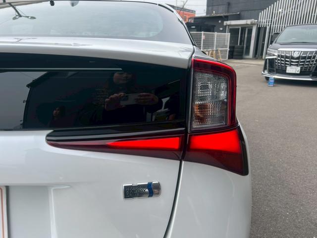 プリウス 　衝突軽減ブレーキ・ナビ・Ｂｌｕｅｔｏｏｔｈ・リアクリアランスソナー・ラジオ・バックカメラ・ＥＴＣ車載器・横滑り防止装置・レーンアシスト・プッシュスタート・スマートキー・オートライト・ＬＥＤヘッドライト（27枚目）