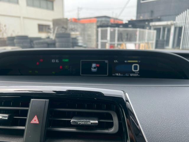 プリウス 　衝突軽減ブレーキ・ナビ・Ｂｌｕｅｔｏｏｔｈ・リアクリアランスソナー・ラジオ・バックカメラ・ＥＴＣ車載器・横滑り防止装置・レーンアシスト・プッシュスタート・スマートキー・オートライト・ＬＥＤヘッドライト（31枚目）