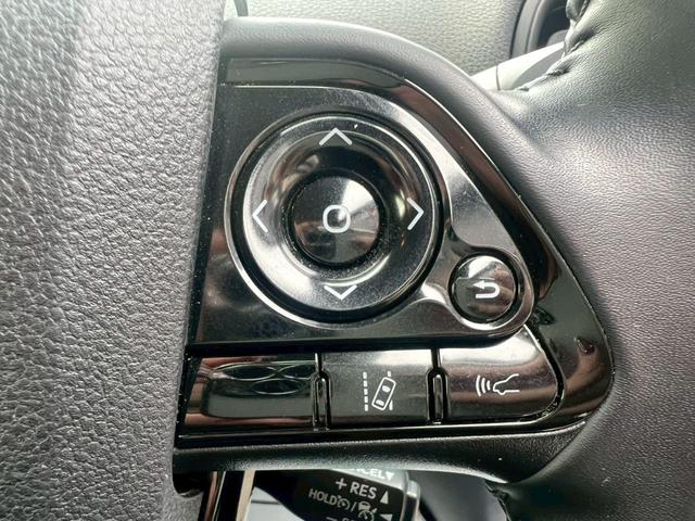 プリウス 　衝突軽減ブレーキ・ナビ・Ｂｌｕｅｔｏｏｔｈ・リアクリアランスソナー・ラジオ・バックカメラ・ＥＴＣ車載器・横滑り防止装置・レーンアシスト・プッシュスタート・スマートキー・オートライト・ＬＥＤヘッドライト（35枚目）