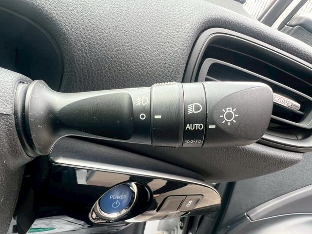 プリウス 　衝突軽減ブレーキ・ナビ・Ｂｌｕｅｔｏｏｔｈ・リアクリアランスソナー・ラジオ・バックカメラ・ＥＴＣ車載器・横滑り防止装置・レーンアシスト・プッシュスタート・スマートキー・オートライト・ＬＥＤヘッドライト（37枚目）