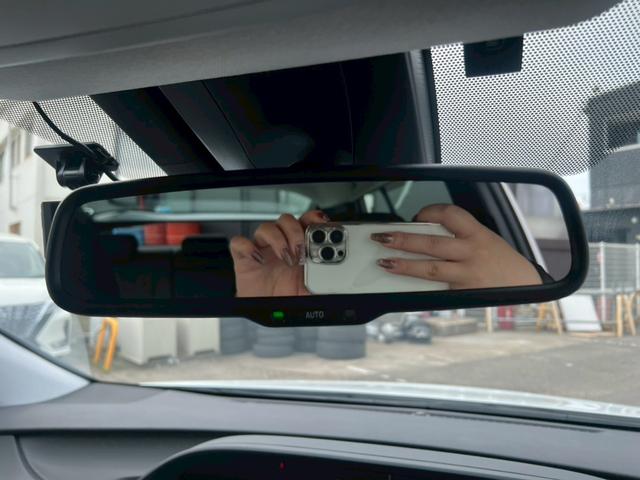 プリウス 　衝突軽減ブレーキ・ナビ・Ｂｌｕｅｔｏｏｔｈ・リアクリアランスソナー・ラジオ・バックカメラ・ＥＴＣ車載器・横滑り防止装置・レーンアシスト・プッシュスタート・スマートキー・オートライト・ＬＥＤヘッドライト（42枚目）